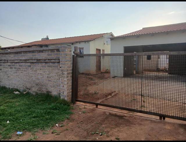 5 BEDROOM HOUSE FOR SALE IN LEHAE